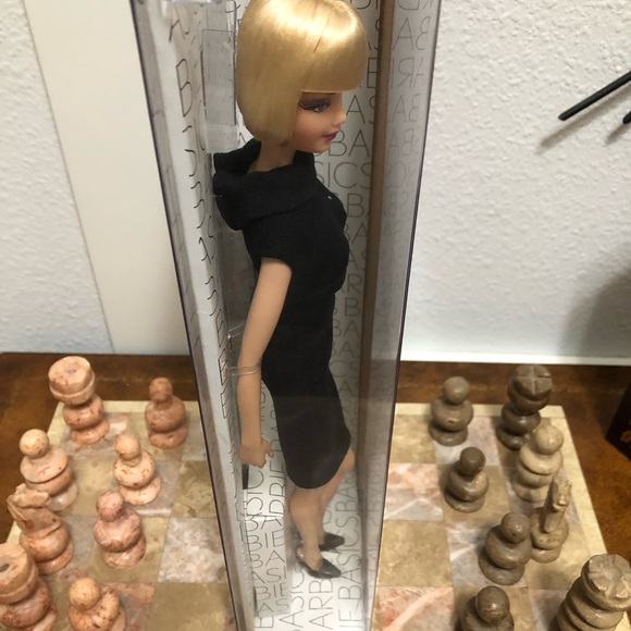 New in Box Barbie Basics Model No. 09 Collection 001 doll Black label blonde - Picture 10 of 10